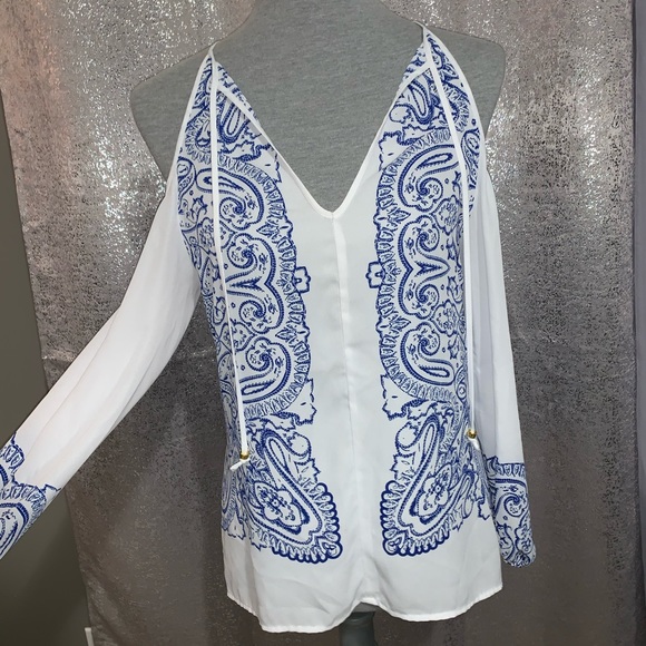GUESS cold shoulder top - Picture 2 of 7